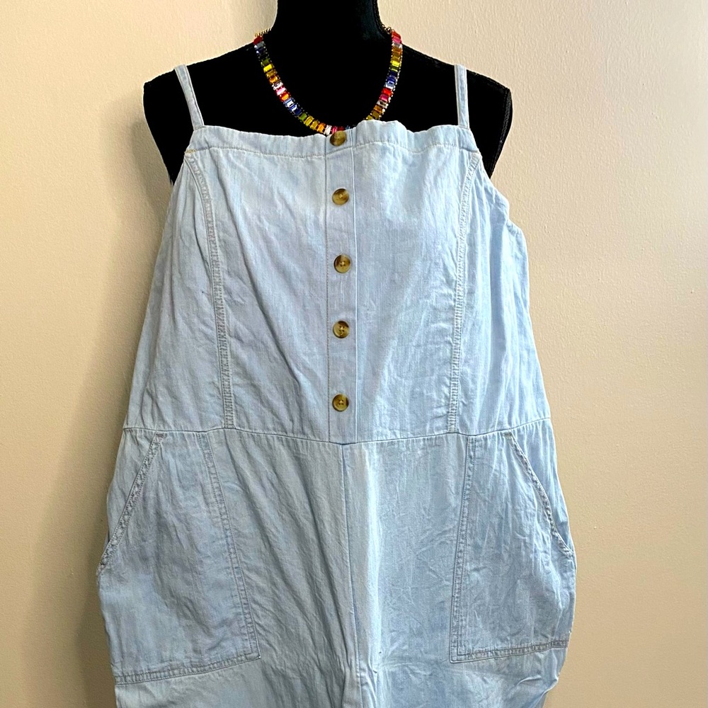Old Navy spaghetti strap light denim jumpsuit with pockets. Sz: XXL